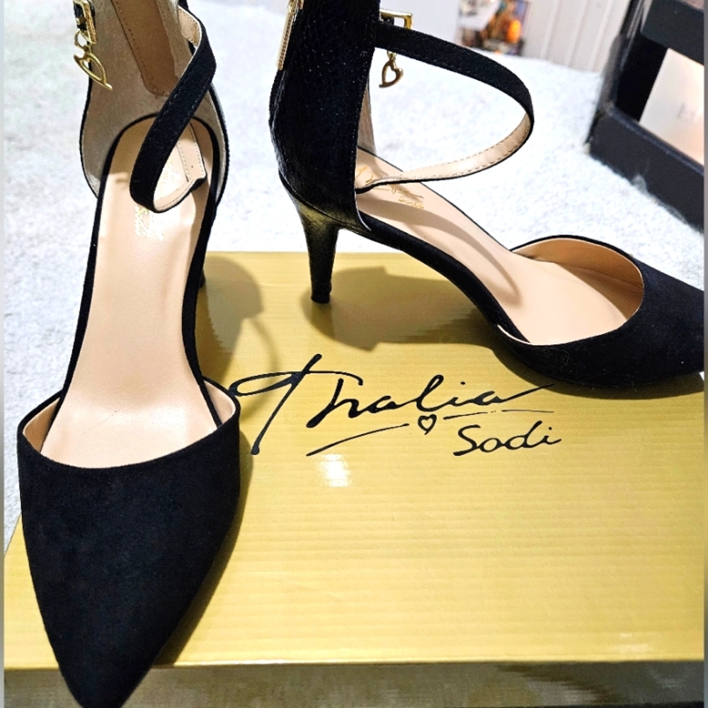 Thalia Sodi stilettos.. size 6.5US.. Excellent condition. black